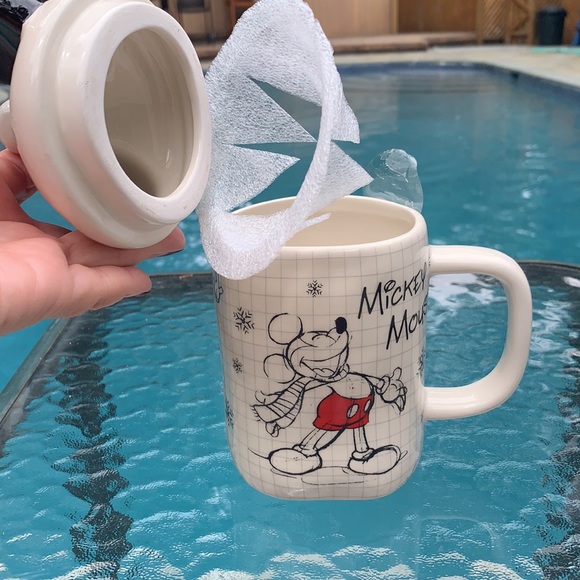 New Disney Sketchbook Mickey Mouse Mug Santa lid - Picture 10 of 12